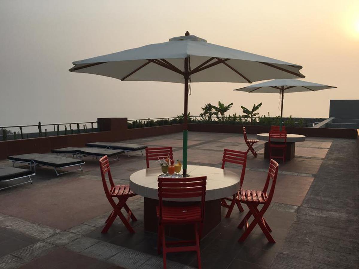 Neeshorgo Hotel & Resort Cox's Bazar Extérieur photo