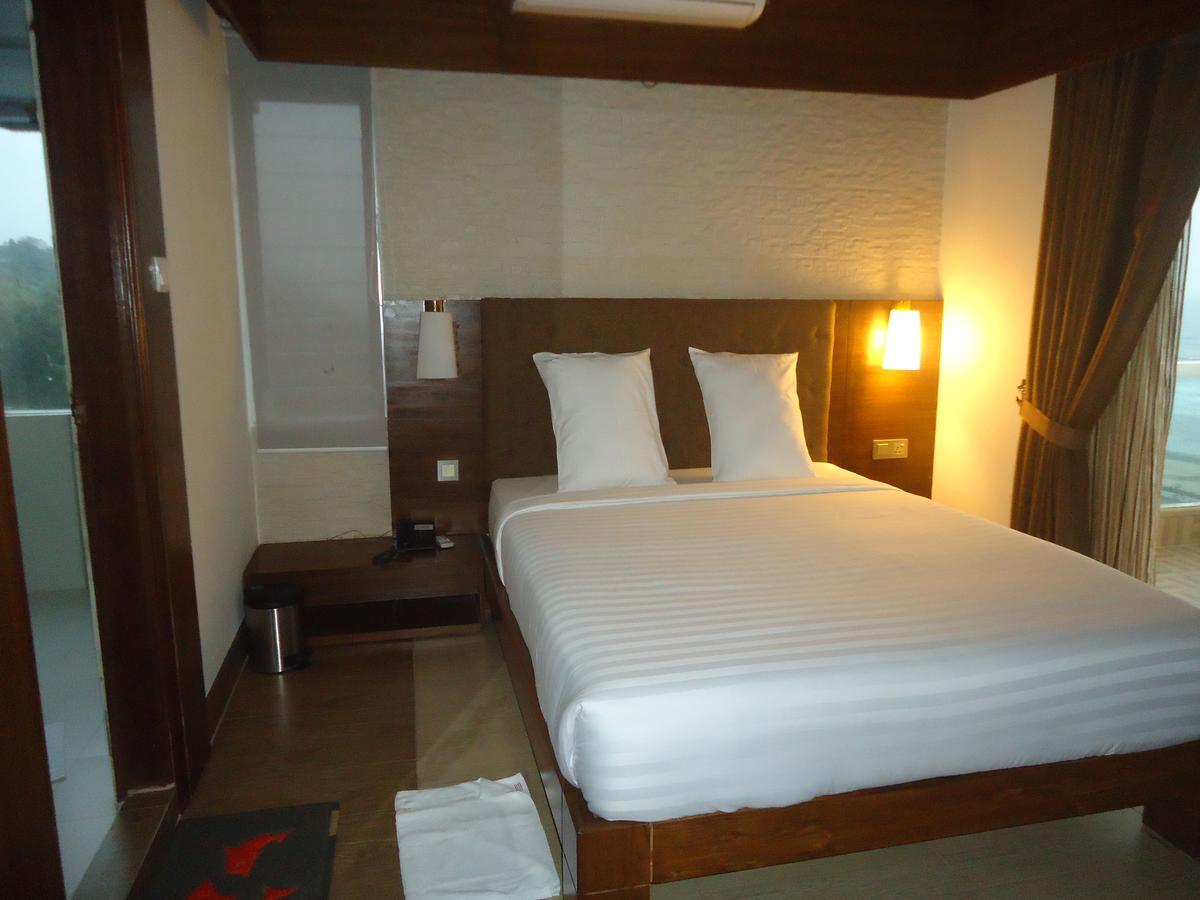 Neeshorgo Hotel & Resort Cox's Bazar Extérieur photo