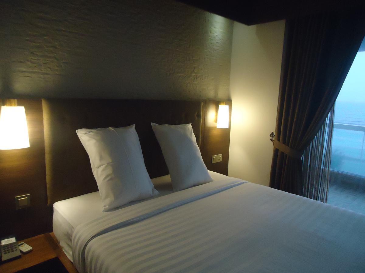 Neeshorgo Hotel & Resort Cox's Bazar Extérieur photo