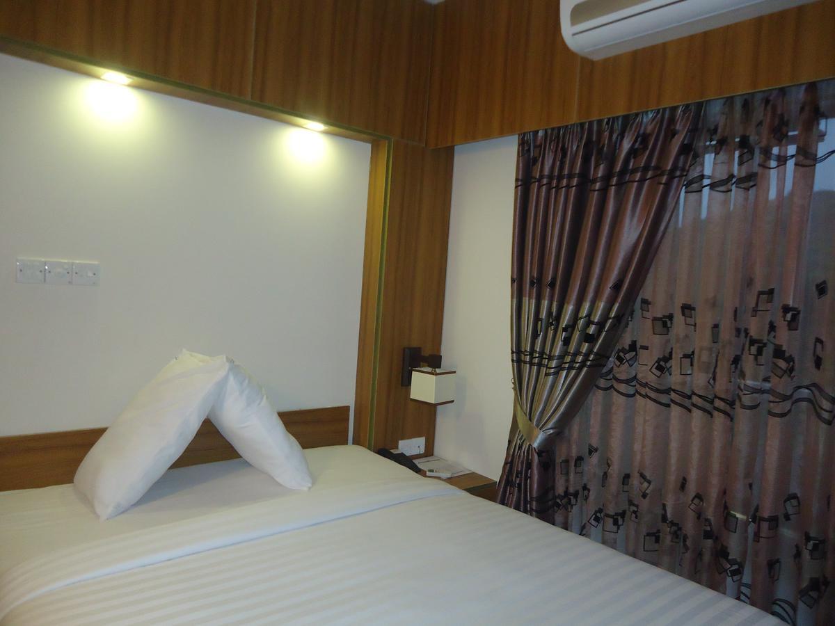 Neeshorgo Hotel & Resort Cox's Bazar Extérieur photo